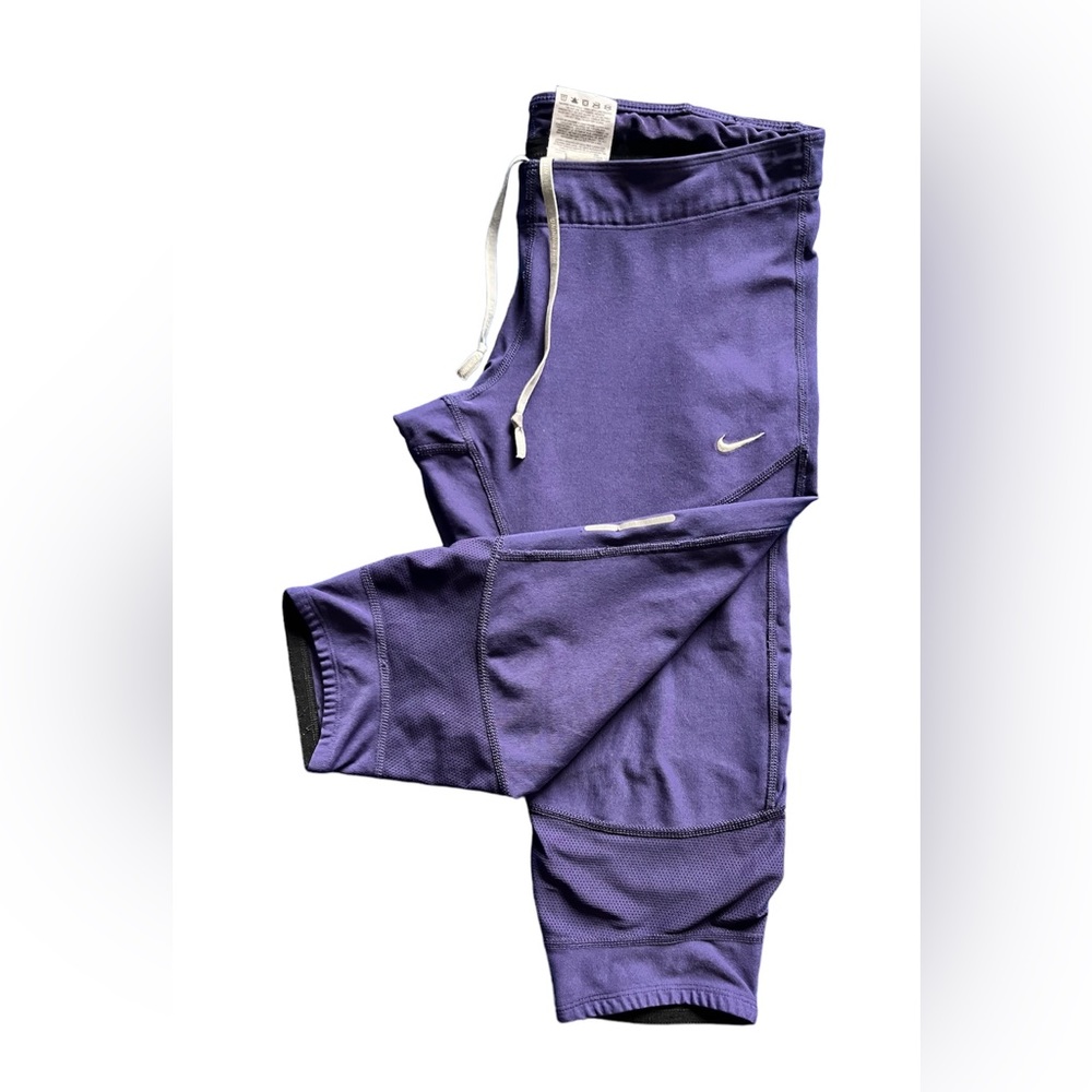L, NIKE Dri-Fit athletic running capri’s with small pockets